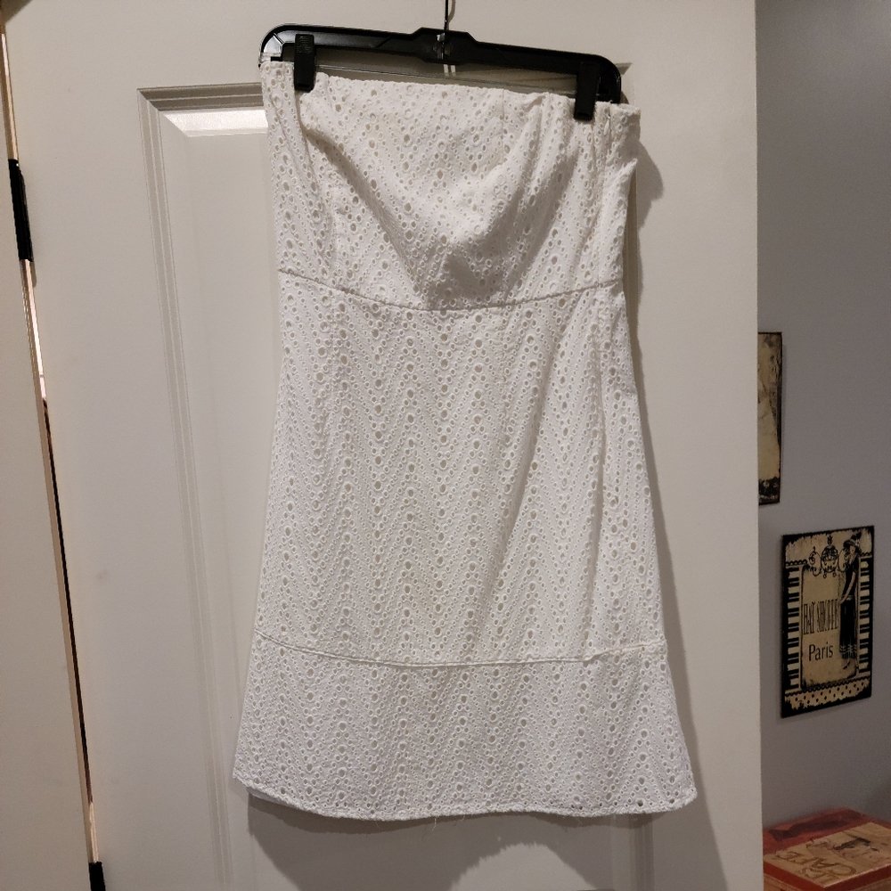 White lace strapless dress